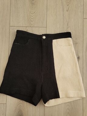 High Waist Two-Tone Waffle Shorts - Black & Cream